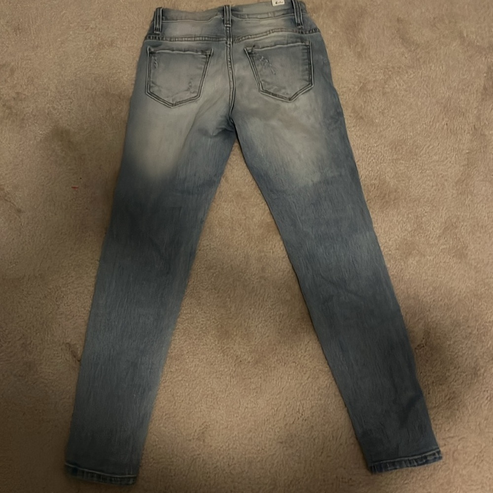 Destressed jeans. - Picture 2 of 3